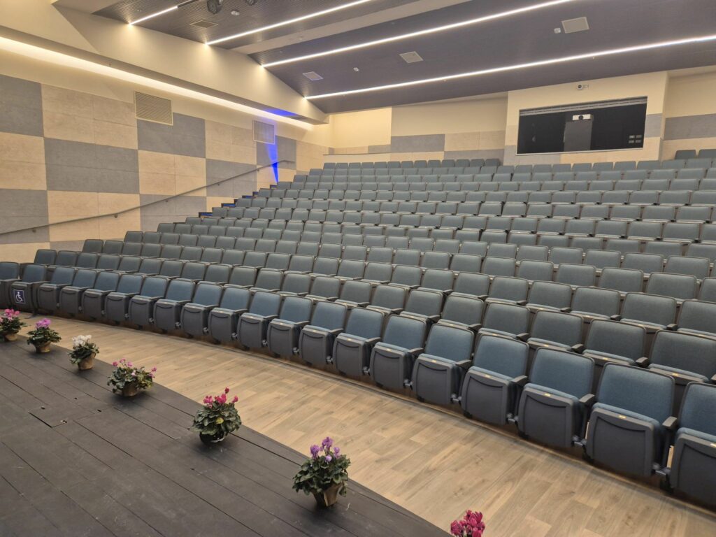 האולם 1